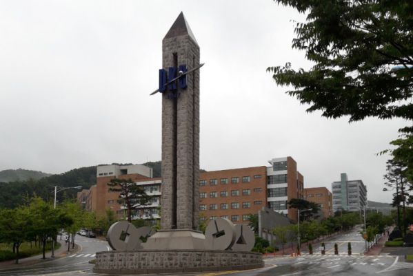 The Dankook logo is located at the school gate