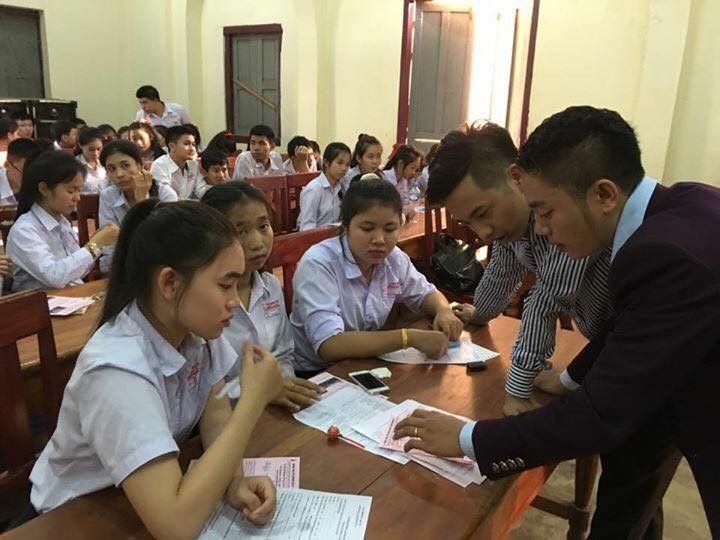 Những vướng mắc về ngành học, quy chế đào tạo của các em học sinh đã được cán bộ DNTU giái đáp chi tiết, tận tình, đầy đủ.