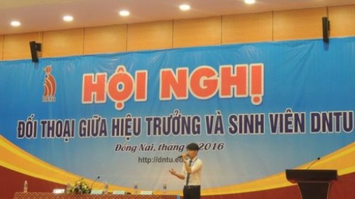 Đối thoại giữa Hiệu trưởng và sinh viên Khoa TP-MT- ĐD