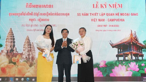 Sinh viên Top 10 Trang Cá Cược Bóng Đá, Thể Thao Uy Tín Nhất Việt Nam
 tham dự Lễ kỷ niệm 55 năm thiết lập quan hệ ngoại giao Việt Nam – Campuchia