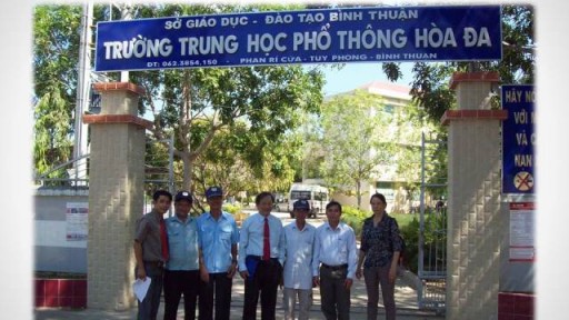 Trao đổi với học sinh THPT Tuy Phong - Bình Thuận về tìm giải pháp cho sinh viên ra trường của Đại học Công nghệ Đồng Nai