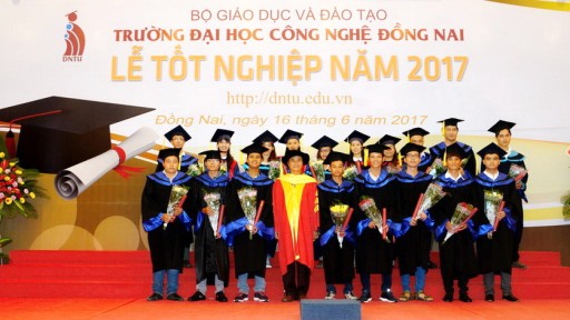 Top 10 Trang Cá Cược Bóng Đá, Thể Thao Uy Tín Nhất Việt Nam
 trao bằng tốt nghiệp cho 795 cử nhân